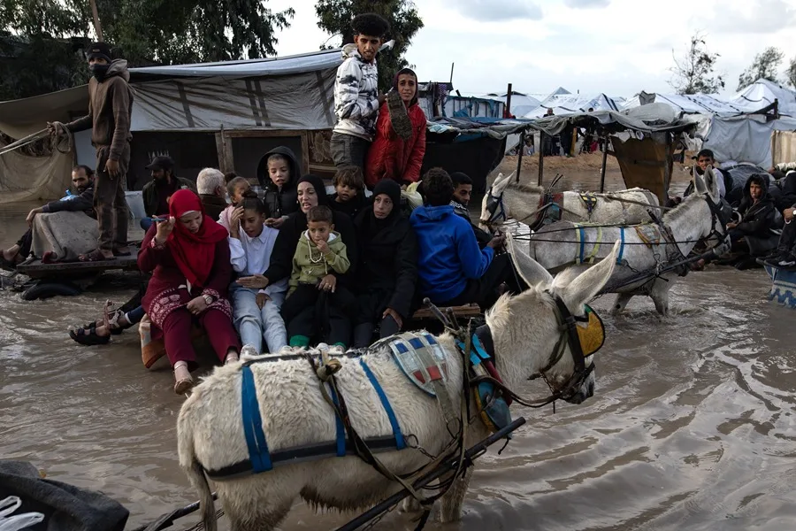 Al menos 10 muertos en Gaza por lluvias y frío