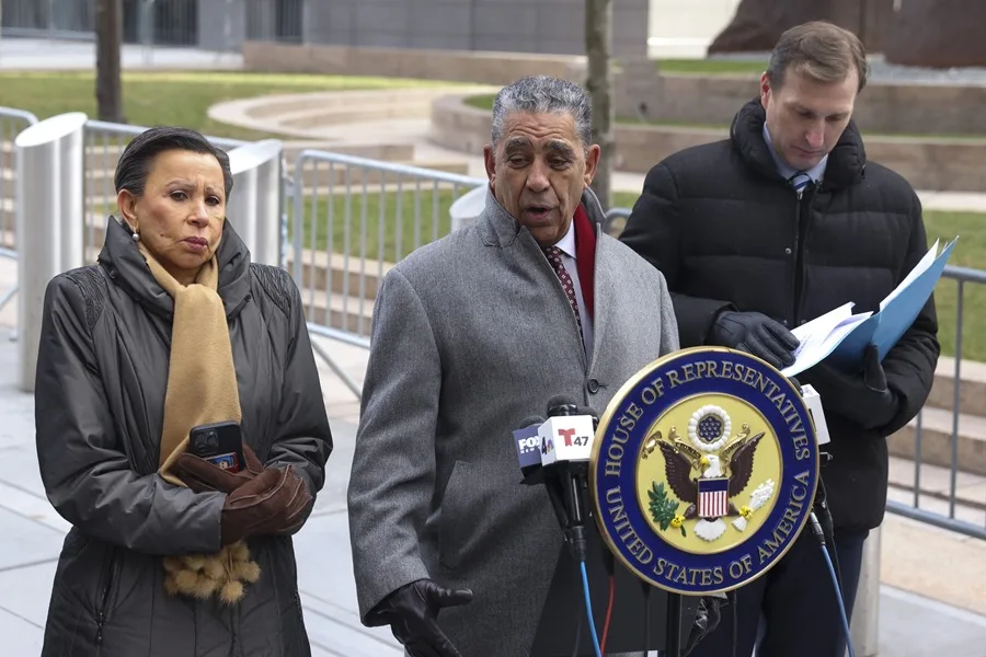 Varios congresistas de EE.UU. proponen una ley para vetar los arrestos de ICE en las citas de inmigración