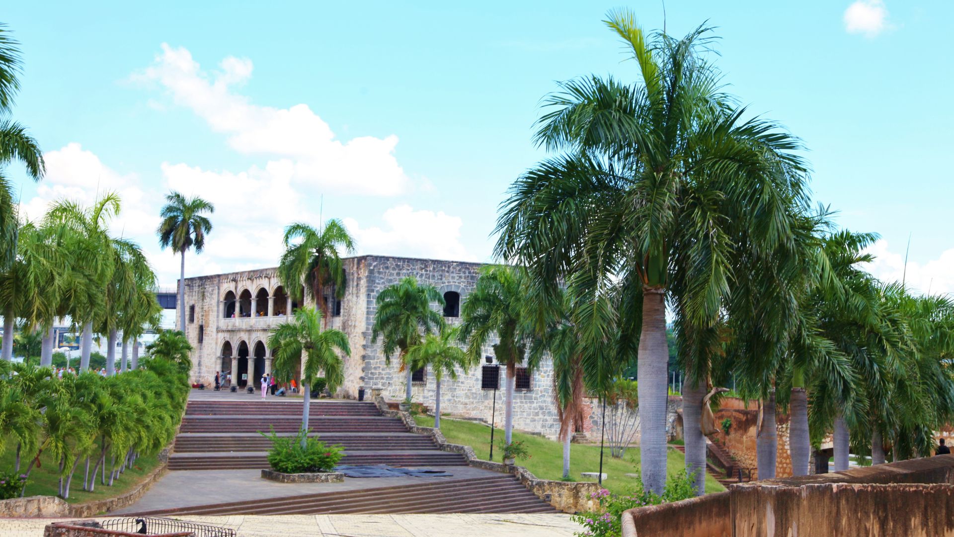 Ambiente estable y temperaturas agradables predominarán en gran parte del país, según Indomet