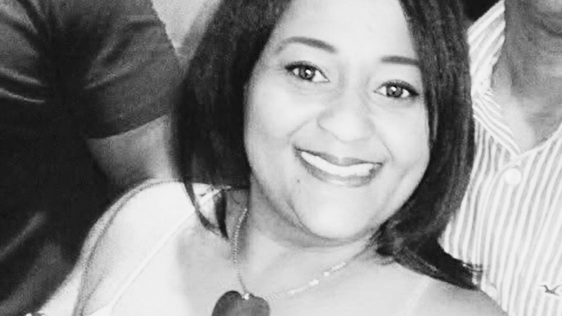 Mujer muere a tiros mientras se desplazaba en vehículo en Villa Mella