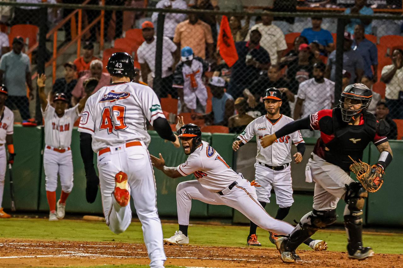 Toros mantienen dominio sobre Leones y ganan cuarto partido consecutivo