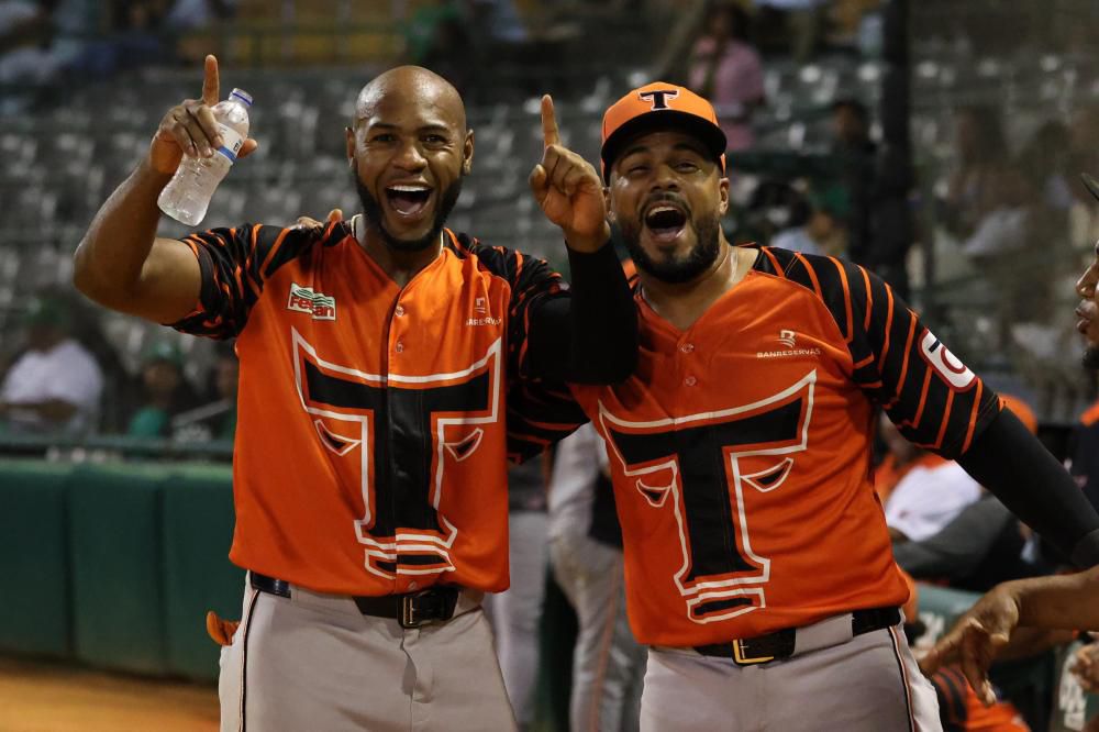 De la Cruz, Candelario la sacan, Brooks conduce blanqueada a Estrellas