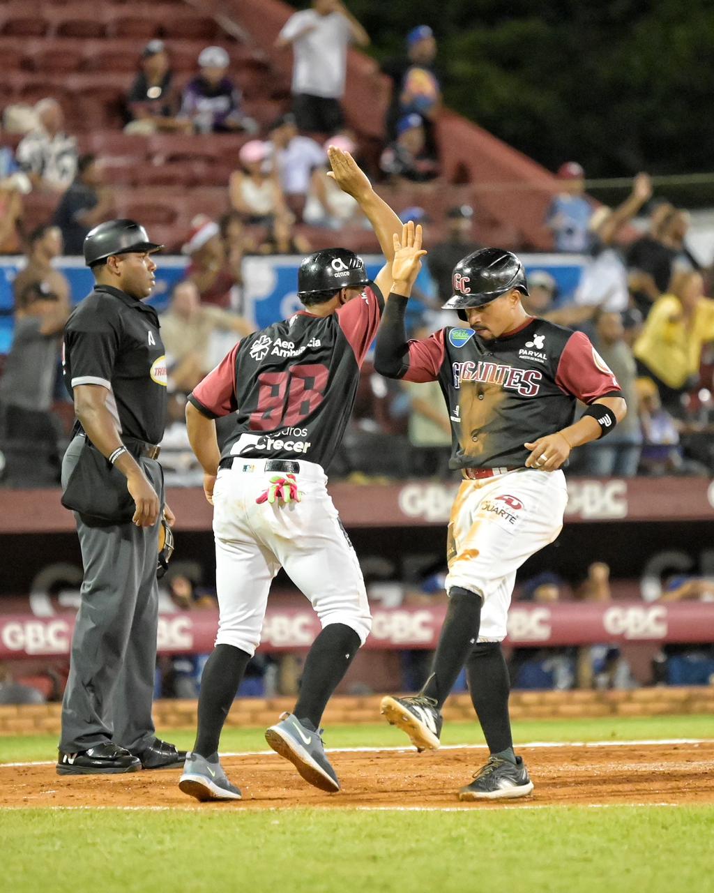 Gigantes se imponen en el séptimo y frenan reacción del Licey