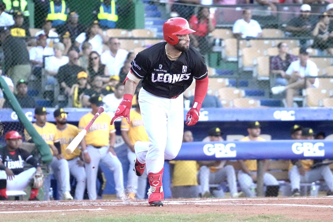 Leones vienen de atrás con HR de Severino para dejar a Águilas en el terreno