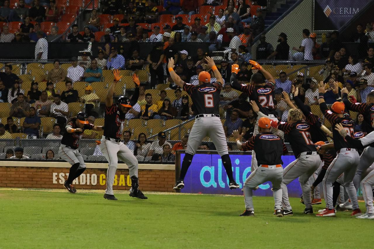 De la Cruz, Muñoz y Lantigua dan jonrón en triunfo de los Toros en Santiago