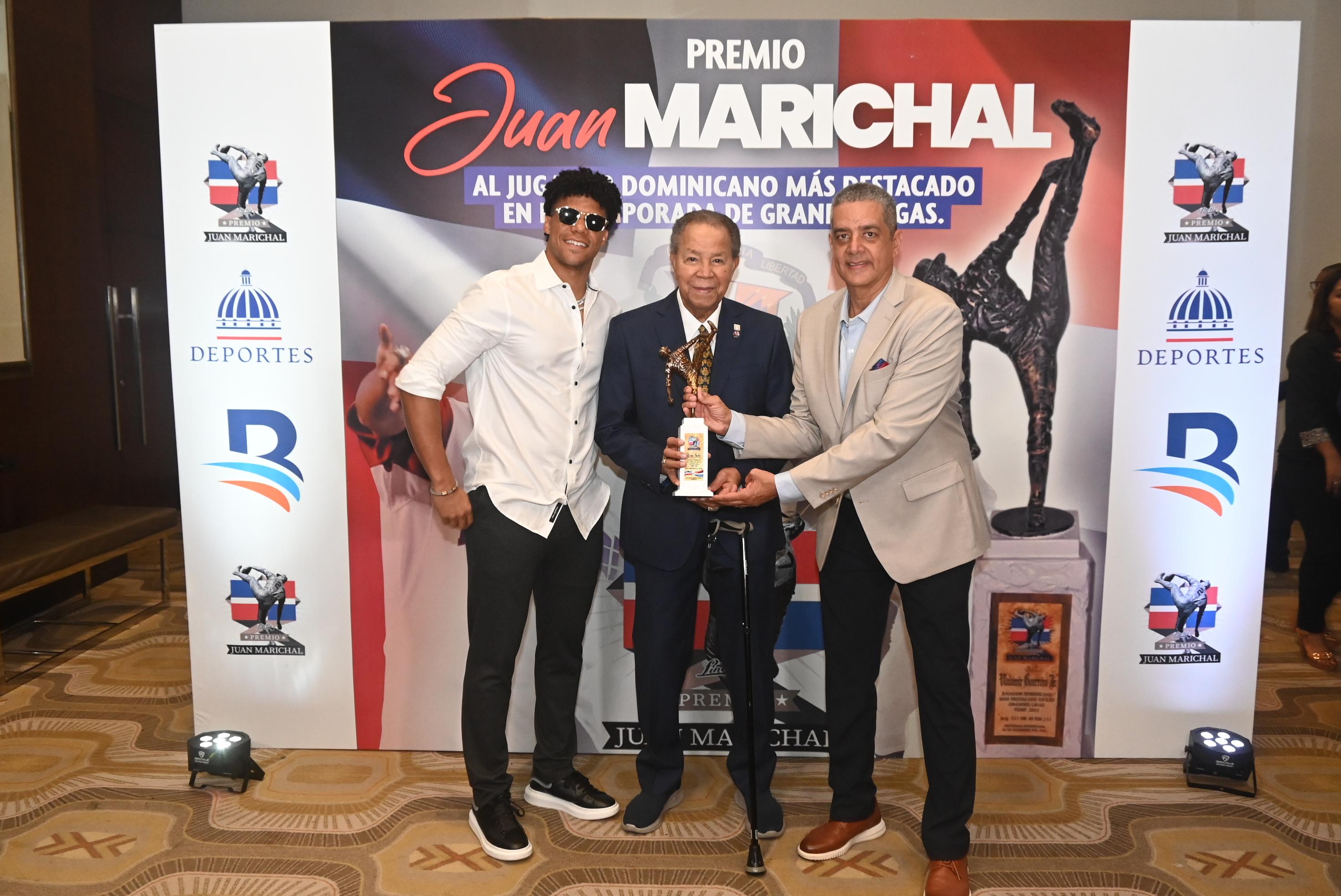 Soto hace historia al repetir como ganador del Premio Juan Marichal