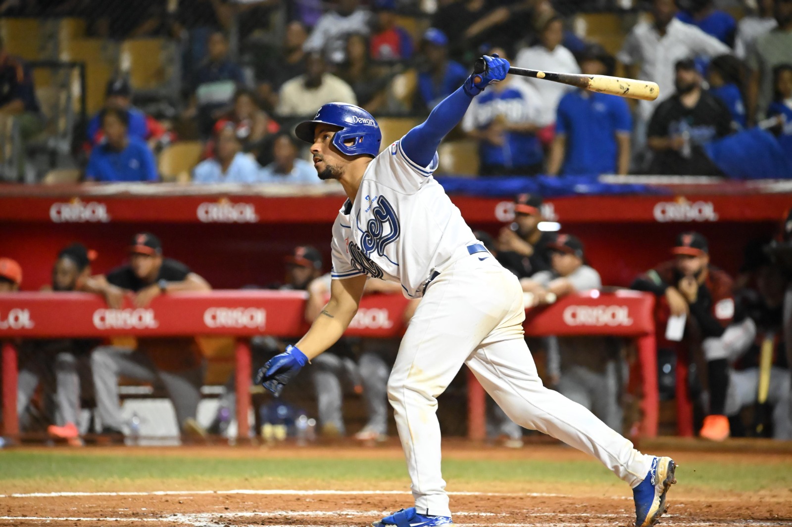 Mejía remolca cuatro carreras y Núñez hace historia en victoria del Licey