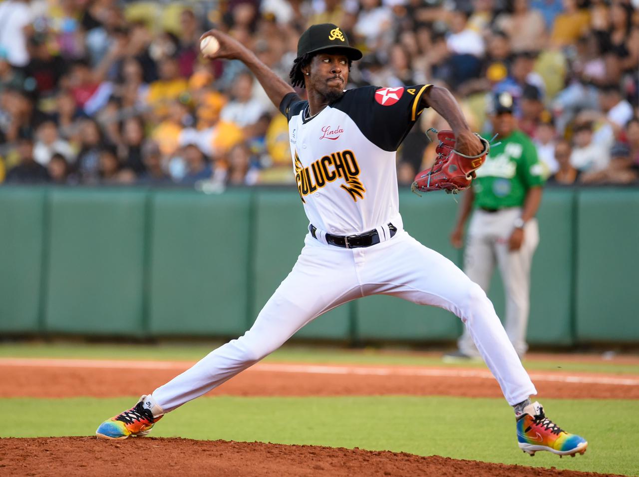 Águilas Cibaeñas derrotan a Estrellas en el Estadio Cibao
