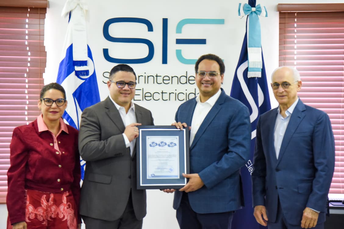 A más de un mes del apagón nacional, la SIE recibe certificaciones ISO