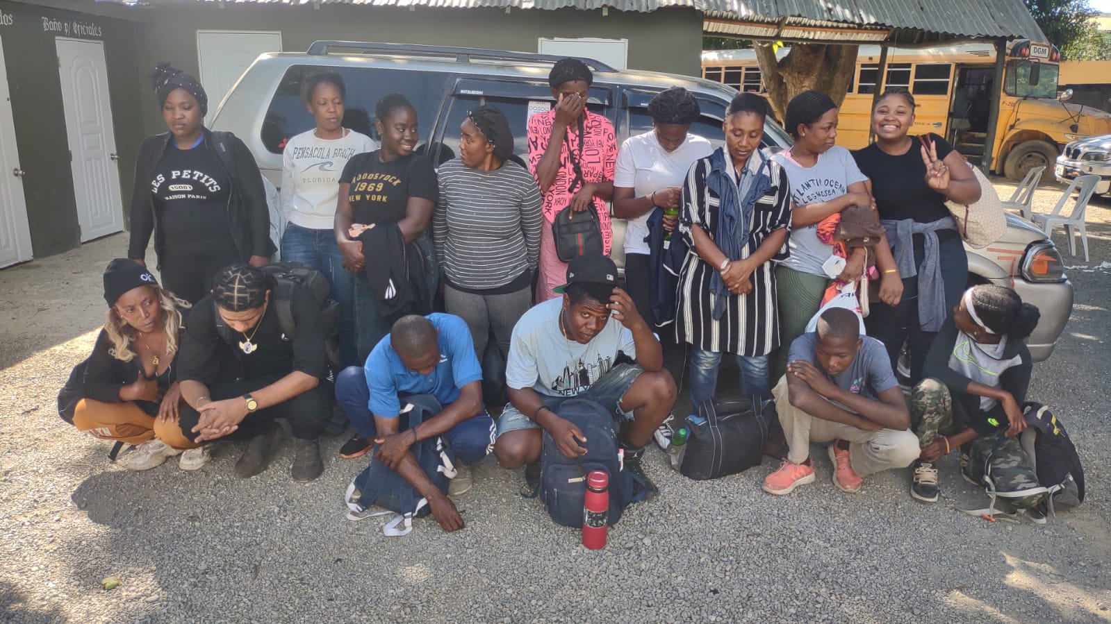 Ejército dominicano detiene jeepeta con 15 haitianos indocumentados en Navarrete