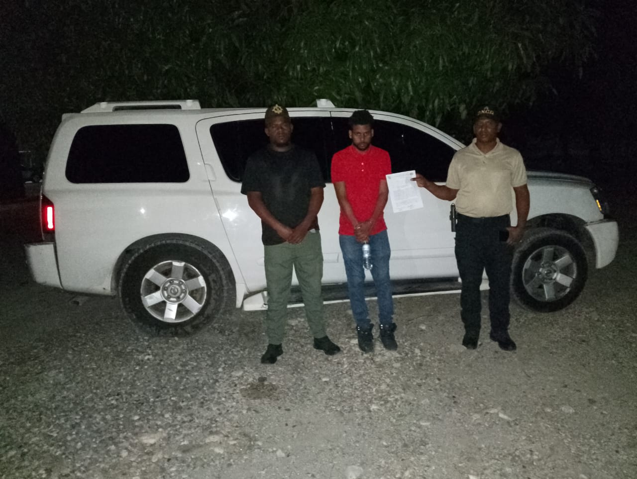 Ejército detiene en San Juan a hombre que ocultaba 12 pacas de marihuana