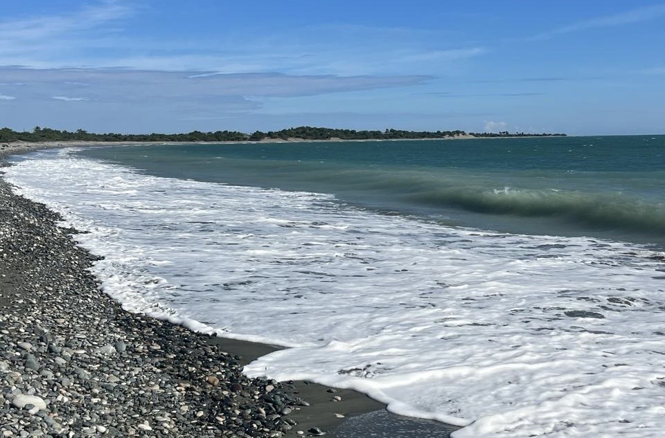 Advierten sobre oleaje y vientos anormales en la costa Atlántica