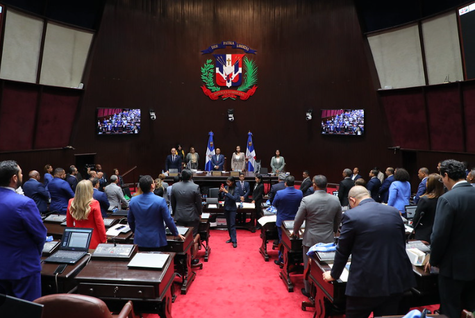 Diputados aprueban préstamos por US$248.7 millones para agricultura y expansión del Metro