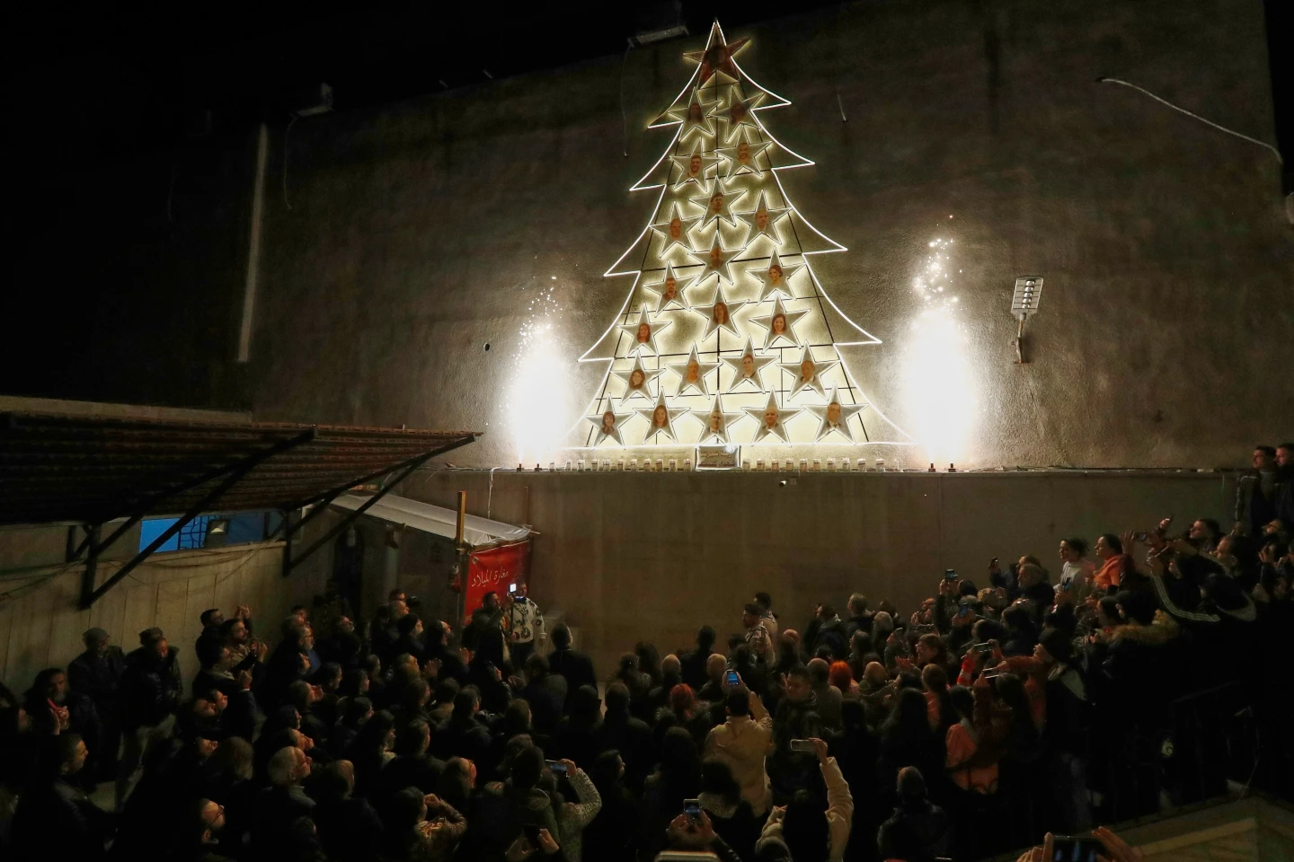 Una iglesia siria celebra la Navidad y reafirma su fe meses después de un ataque mortal