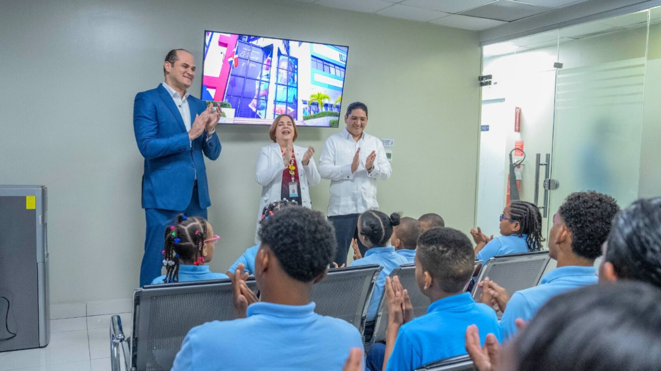 Realizan cirugías de corrección visual a 11 estudiantes