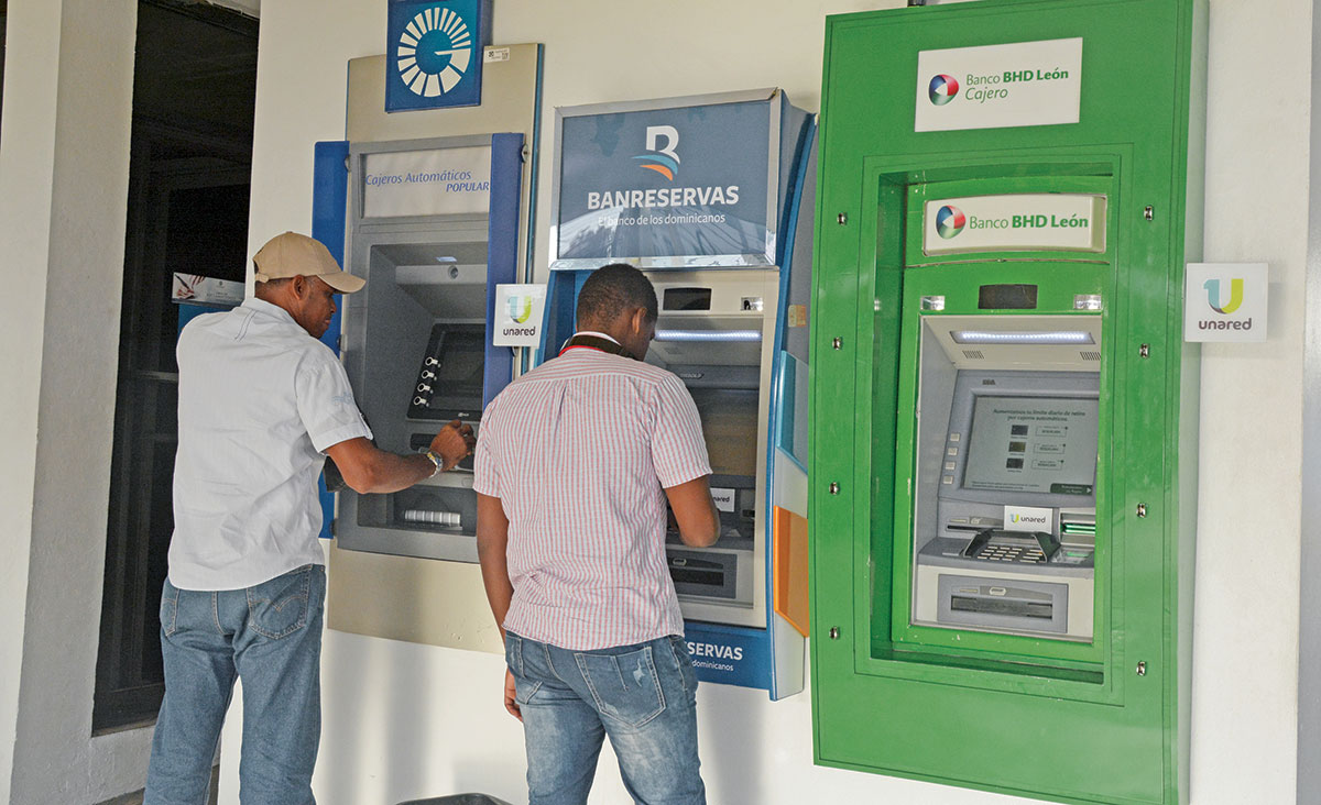 Solo 7 % de los clientes bancarios en RD son migrantes