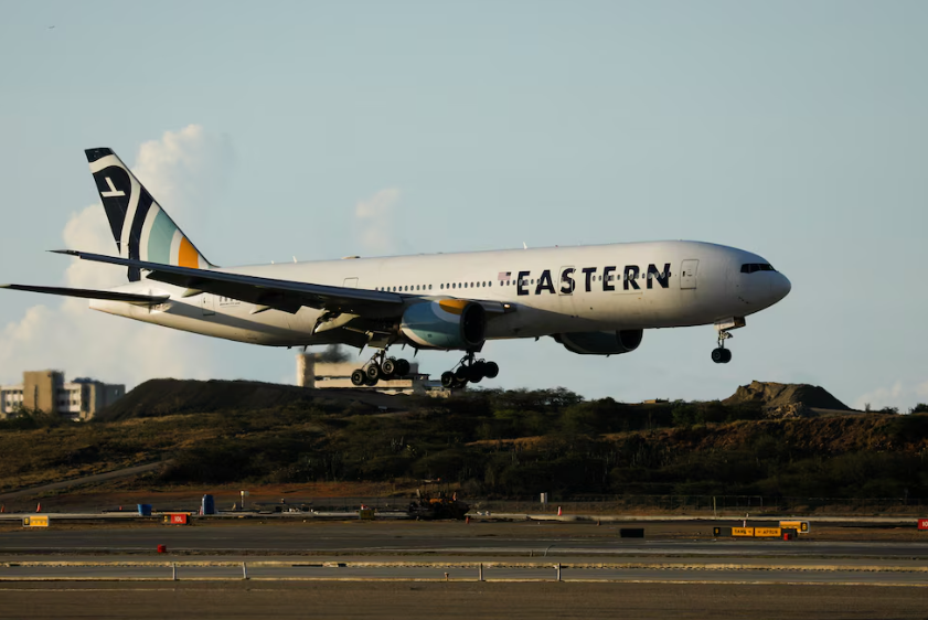 Los vuelos a Venezuela cayeron dos tercios tras advertencia de EE.UU. sobre el espacio aéreo del Caribe