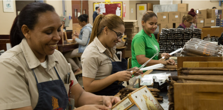 Abinader anuncia que RD superó los 200 mil empleos en zonas francas este 2025   
