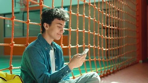 Legisladores franceses aprueban la ley que prohíbe las redes sociales a menores de 15 años