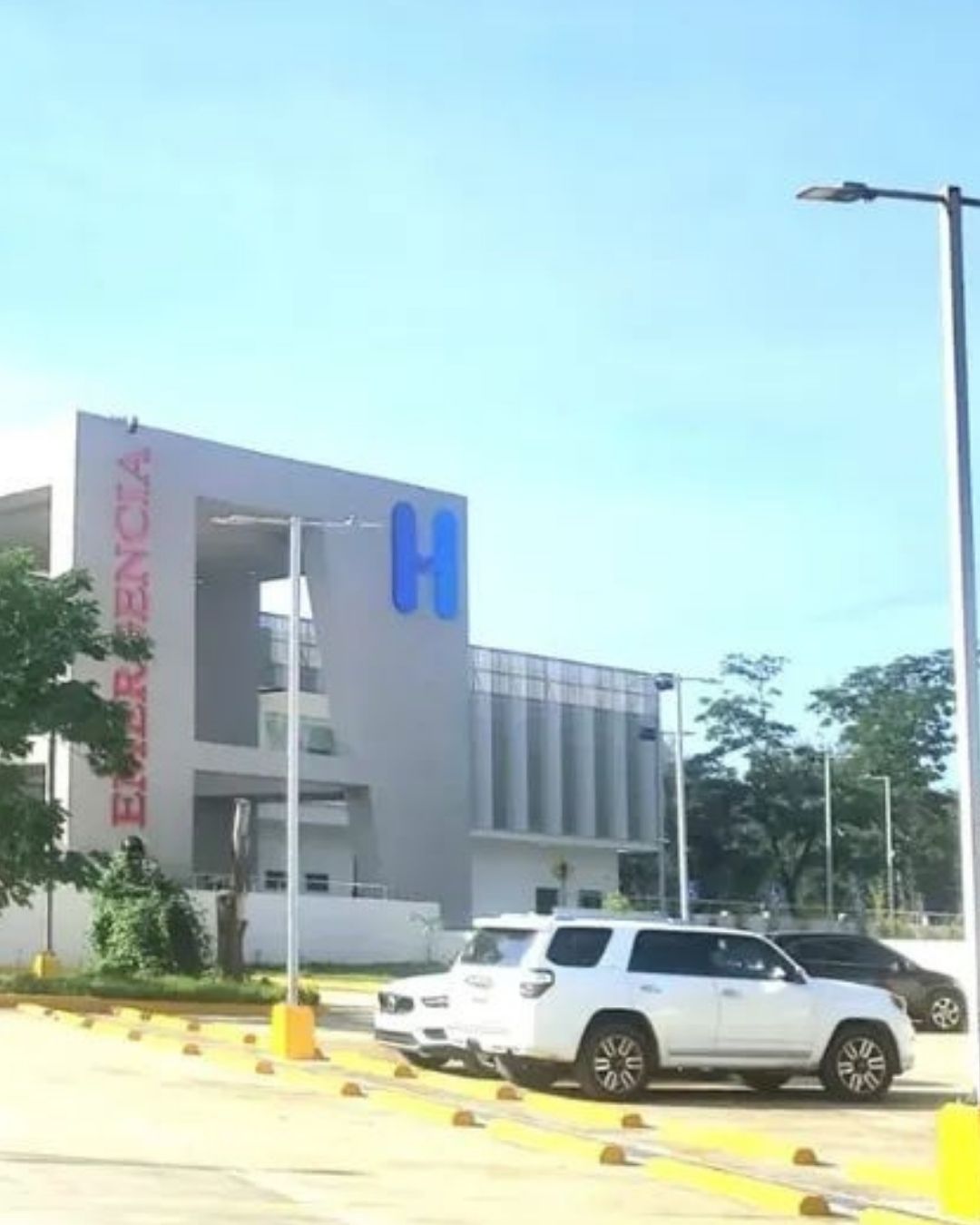 SNS realiza cambios de plafones en Hospital Ángel María Gatón