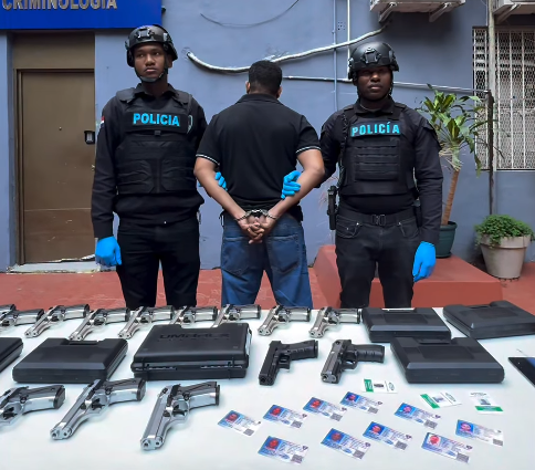 Policía Nacional ocupa 21 armas traumáticas y apresa a hombre en Los Jardines del Sur
