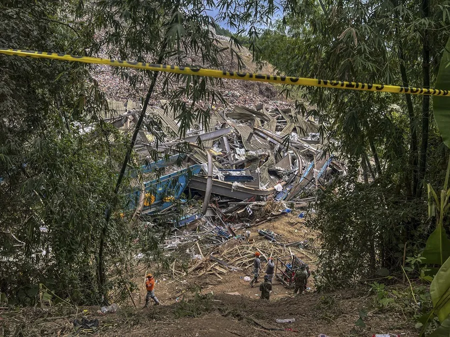 Filipinas confirma diez muertos y busca a 26 desaparecidos por deslizamiento en vertedero