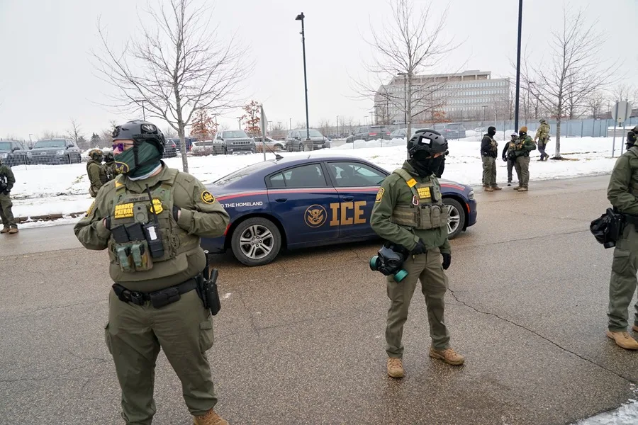 El agente del ICE que mató a una mujer en Mineápolis había sido arrastrado por un vehículo en una redada previa