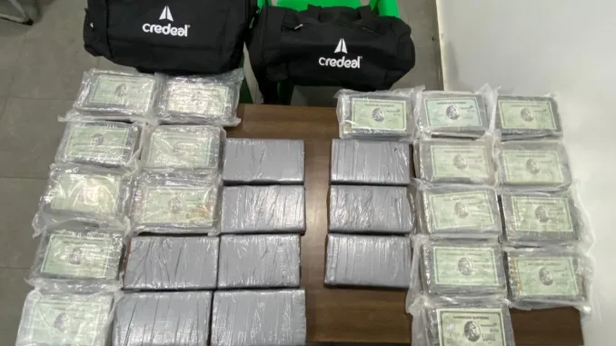 Decomisan 27 paquetes de cocaína y arrestan a tres hombres en San Pedro de Macorís