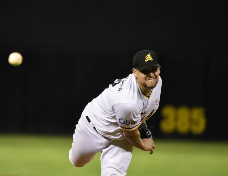 Águilas vencen a Gigantes y mantienen con vida sus aspiraciones en el round robin