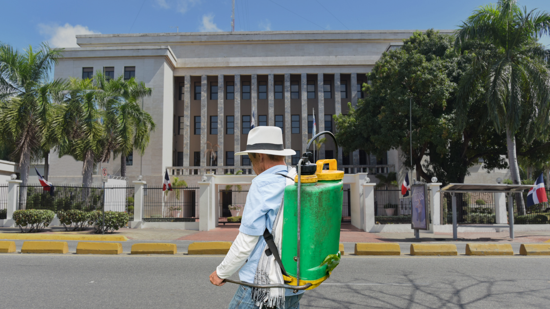 Minerd somete ante Medio Ambiente a responsables por fumigación con pesticidas cerca de escuela en Duarte