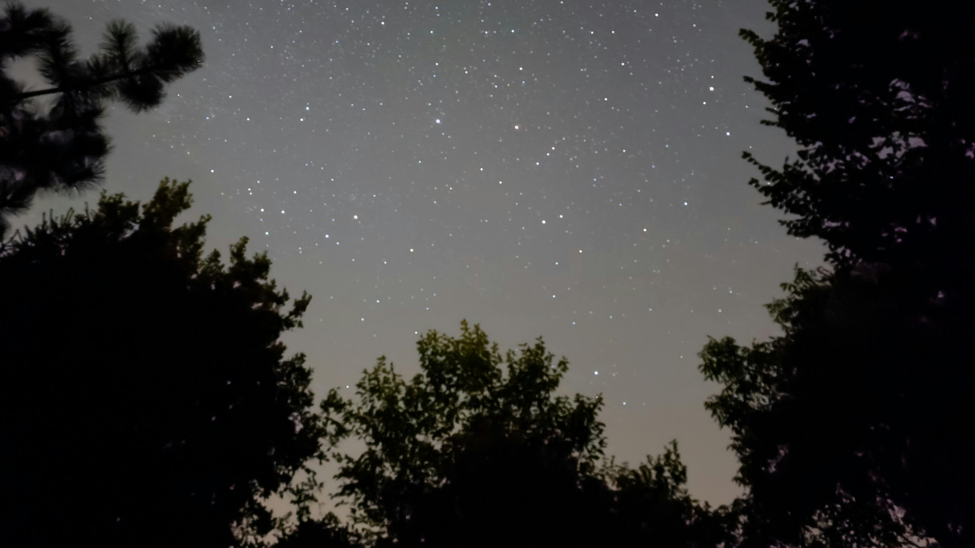 Buen tiempo dominará la noche de este martes; se esperan chubascos mañana en algunas provincias