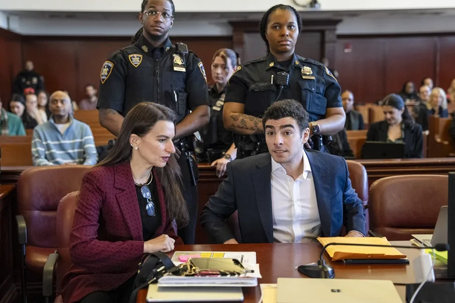 Un hombre finge ser agente del FBI para liberar a Luigi Mangione