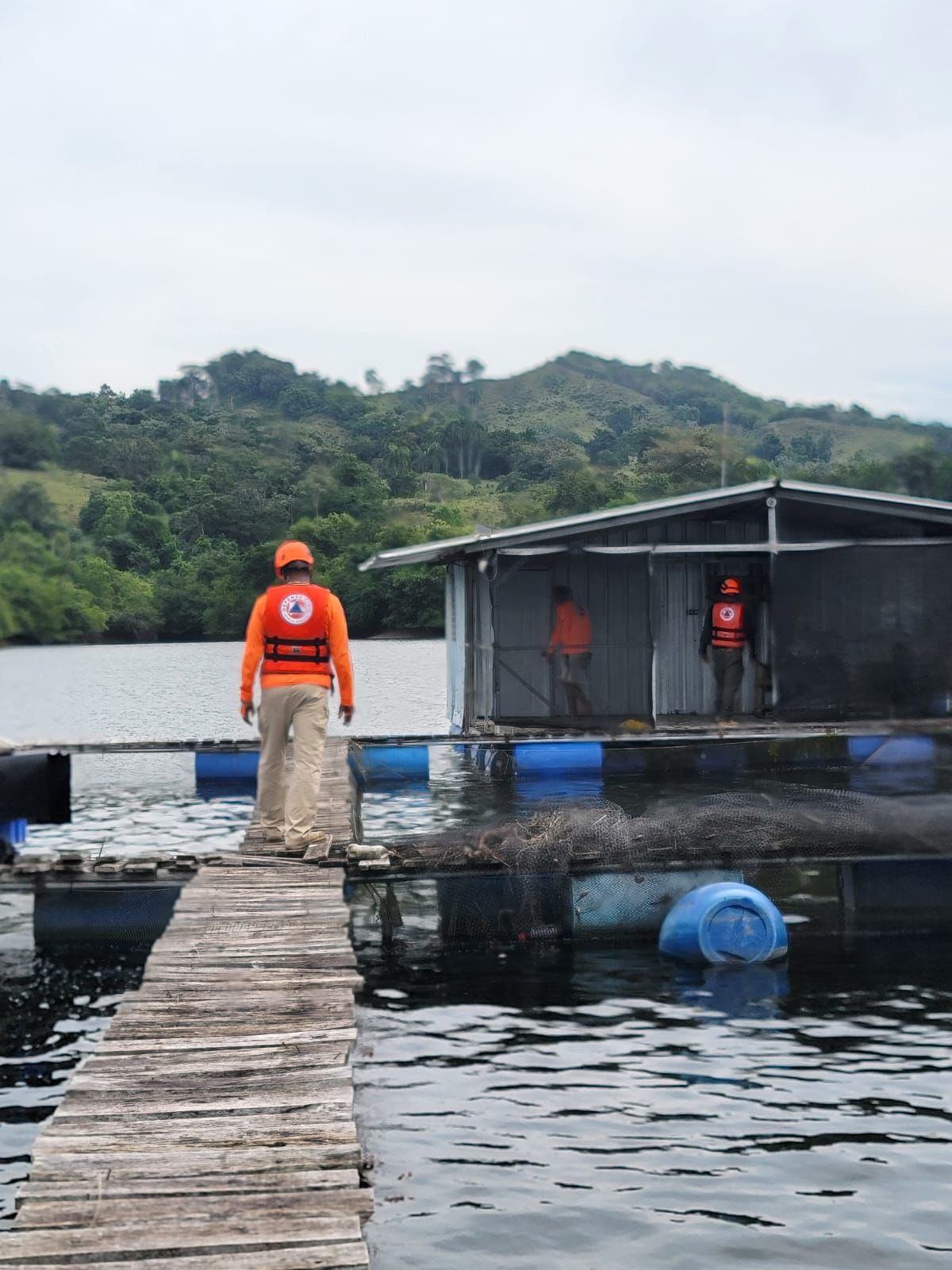Buscan a pescador desaparecido en aguas de la presa de Rincón