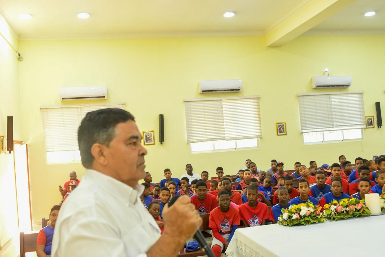 Comisionado Nacional de Béisbol realiza amplio proyecto de educación y acompañamiento a niños y jóvenes