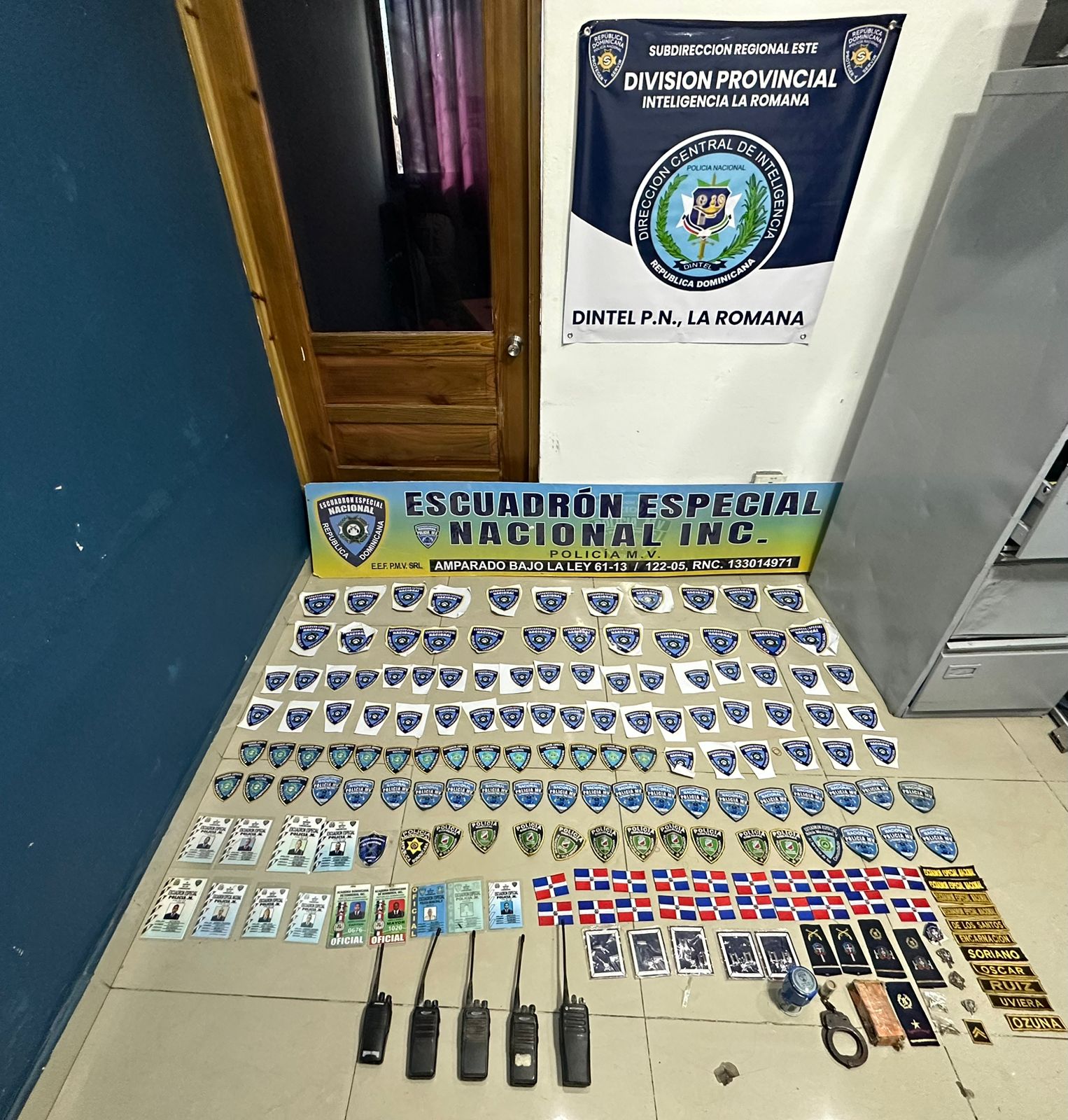 Allanamiento en La Romana destapa falsificación masiva de rangos policiales