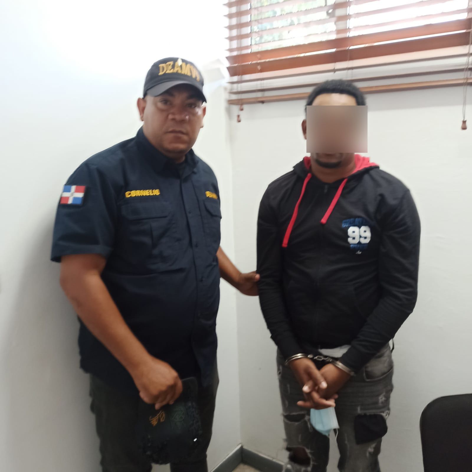 Policía Nacional apresa a hombre acusado de disparar y herir a su pareja en La Vega