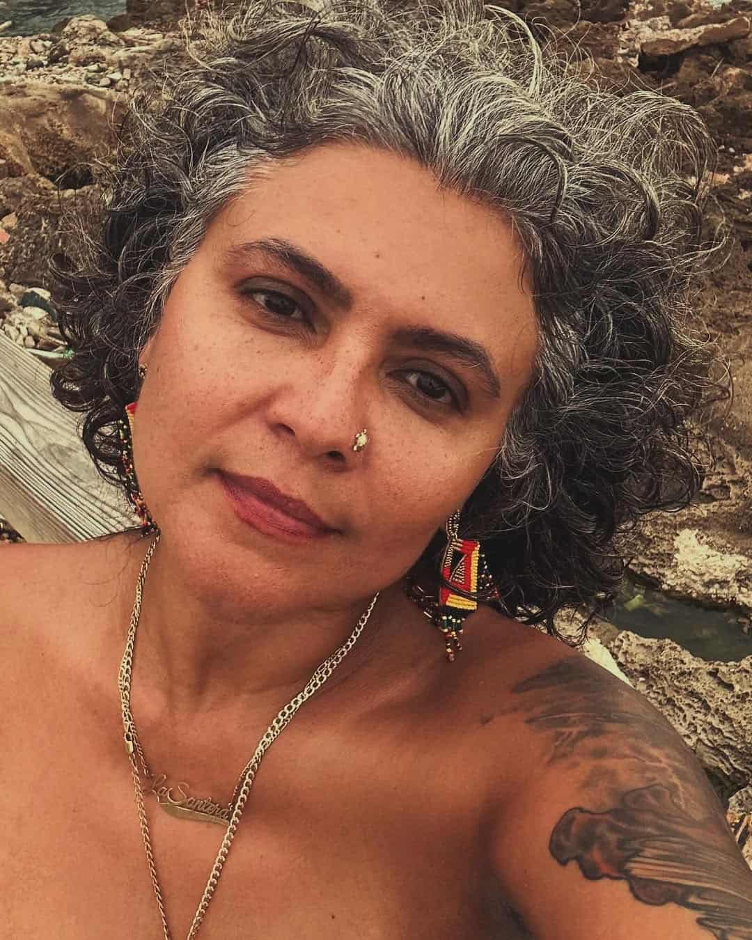 Tribunal impone coerción a dominicana residente en el exterior imputada por ultraje al Himno Nacional