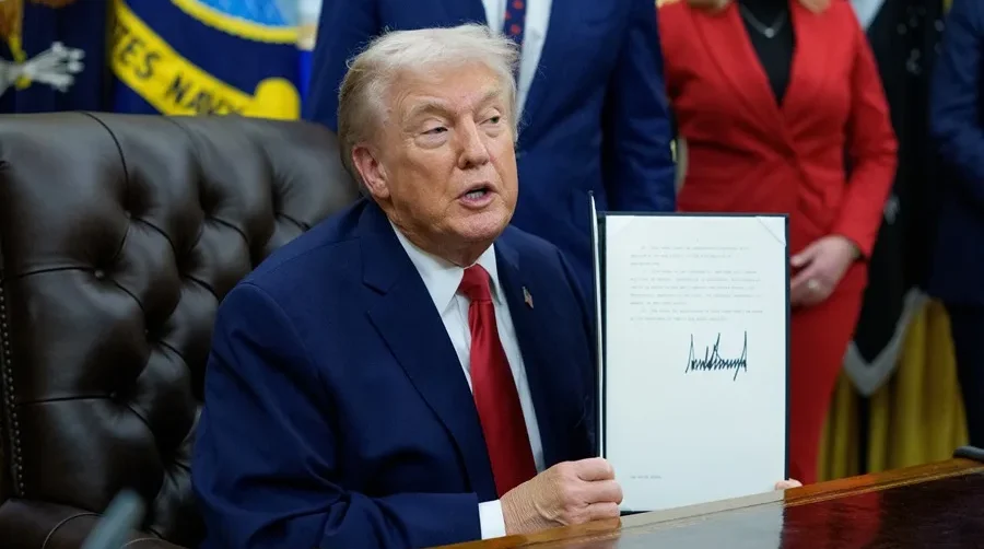 Estados Unidos impondrá aranceles a bienes de países que vendan petróleo a Cuba