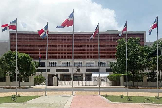 Oposición alerta sobre riesgos democráticos en proyecto que crea la DNI