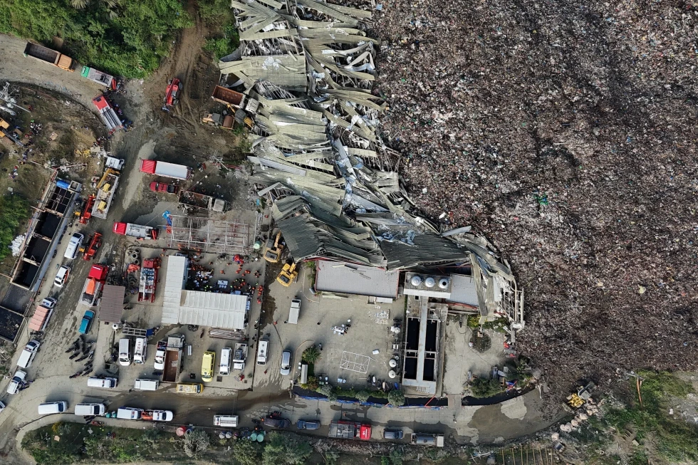 Un muerto tras colapso de un montón de basura en vertedero de Filipinas; hay 38 personas atrapadas