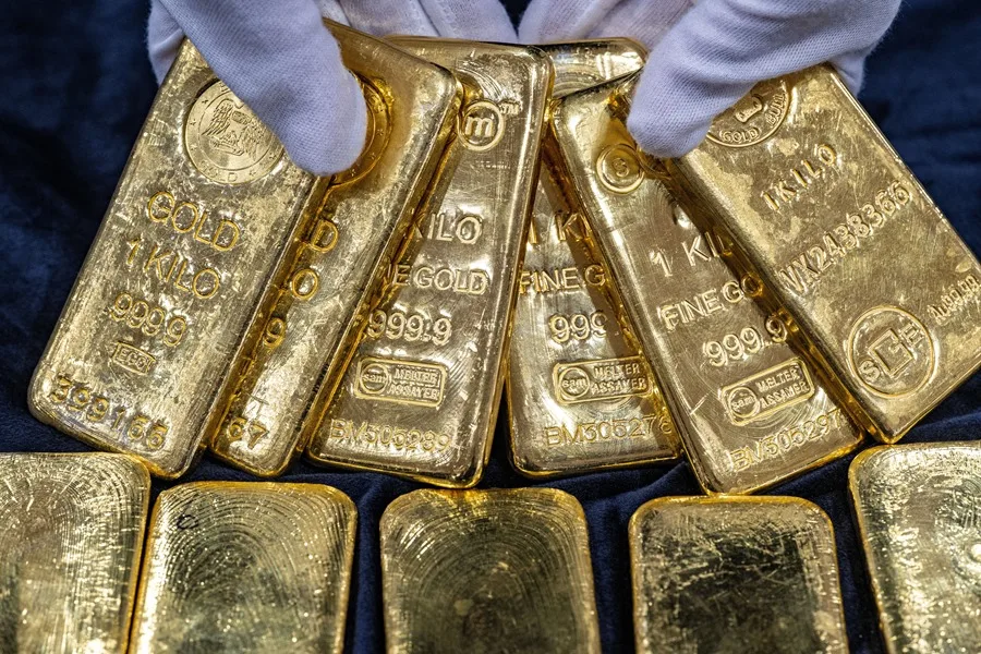 El oro roza los 5,600 dólares, nuevo máximo, y la plata supera los 119 dólares