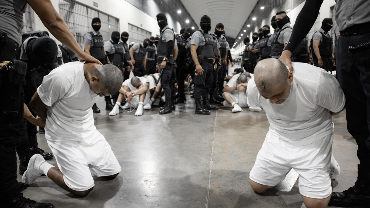 Juez ordena a Trump retornar a venezolanos enviados a cárcel de El Salvador