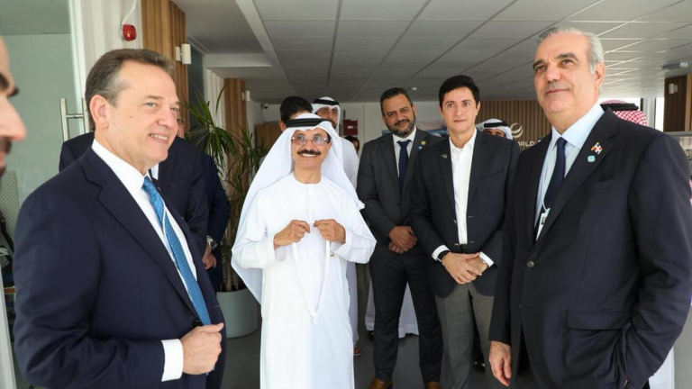 Presidente Abinader sostiene audiencia con el príncipe heredero de Abu Dhabi y concluye agenda en Emiratos Árabes Unidos