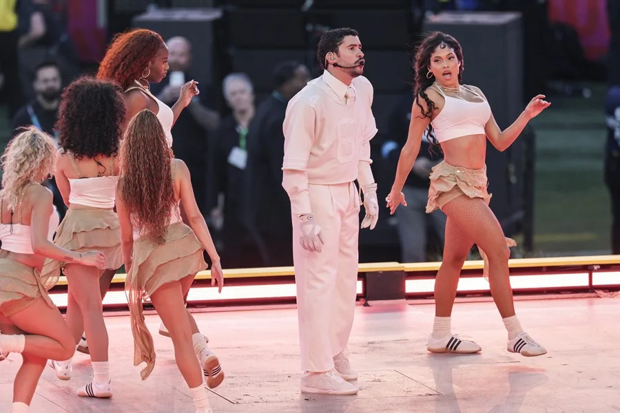 Congresistas republicanos piden multar y «encerrar» a Bad Bunny por sus «depravaciones» en el Super Bowl