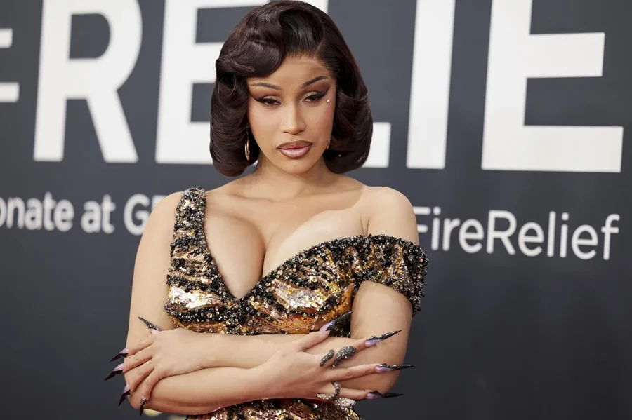 Cardi B, la invitada favorita de los aficionados para acompañar a Bad Bunny en el Super Bowl