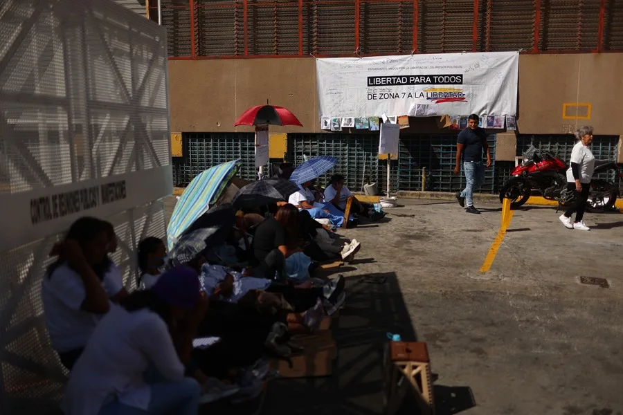 Familiares de presos políticos cumplen 24 horas en huelga de hambre en Venezuela