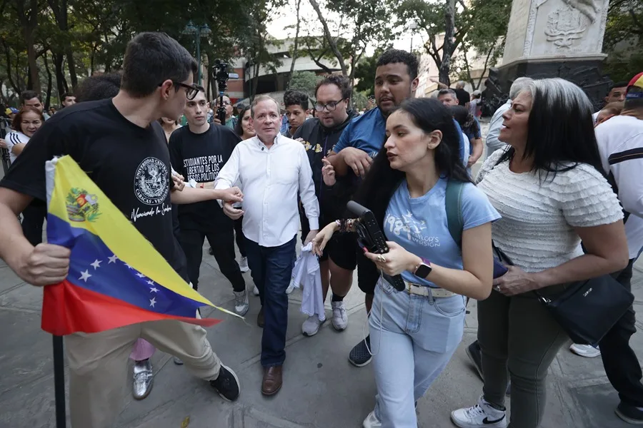 El opositor venezolano Juan Pablo Guanipa está en arresto domiciliario, confirma su hijo