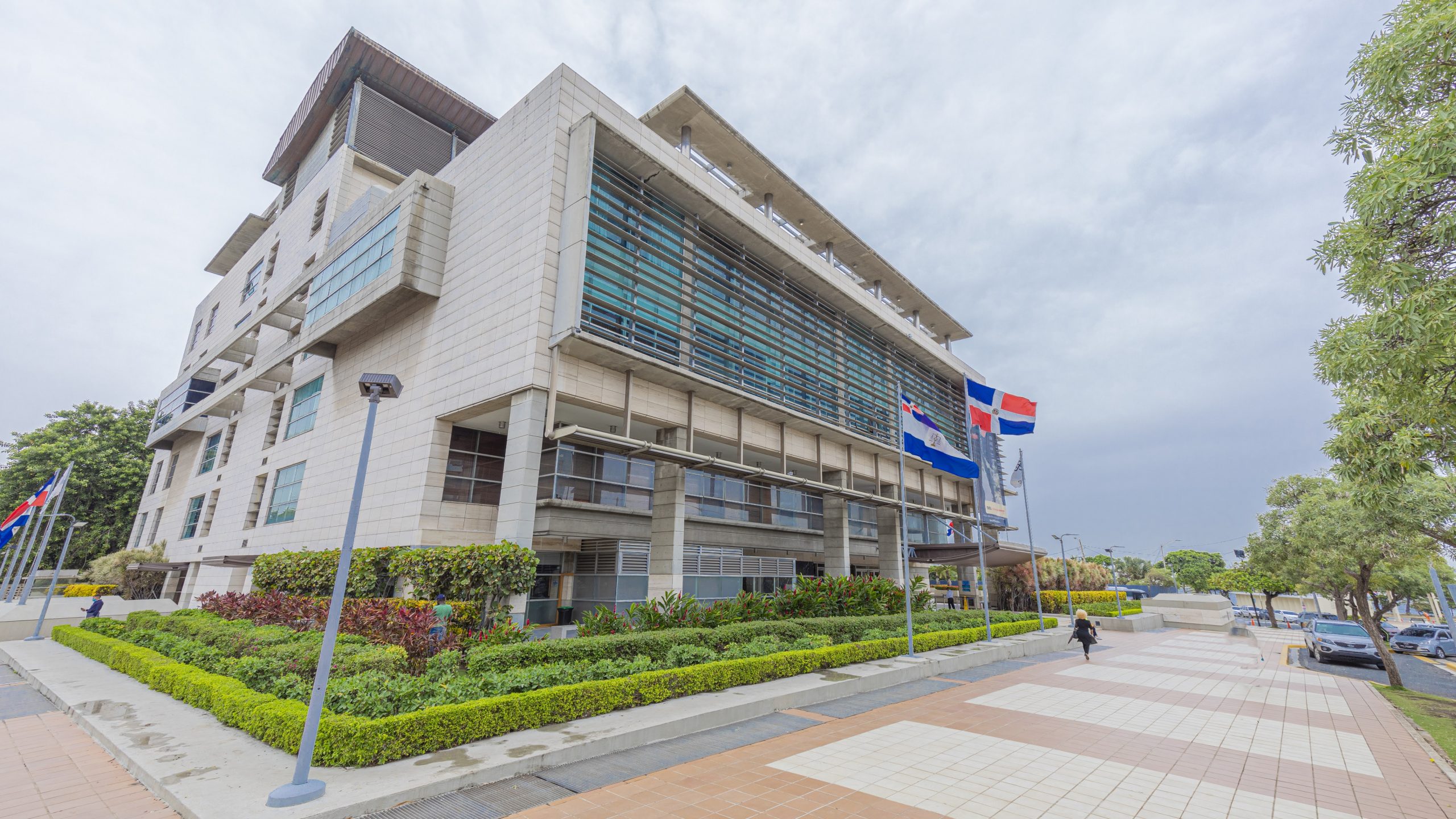 Dictan 12 meses de prisión preventiva a peruano por falsa alarma de bomba en el AILA