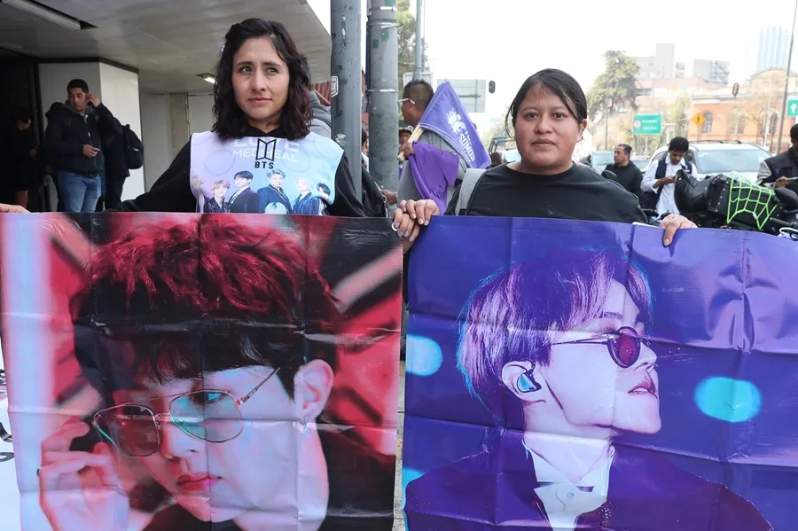 Seguidores de BTS marchan en México para exigir claridad ante los «abusos» en la venta de boletos