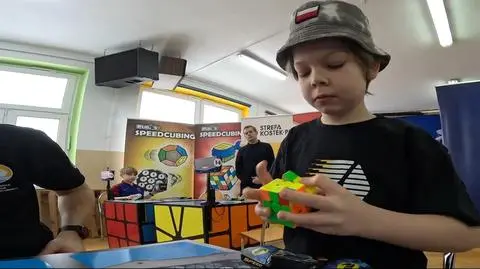 Niño de 9 años rompe récord al resolver el cubo de Rubik en 2.76 segundos